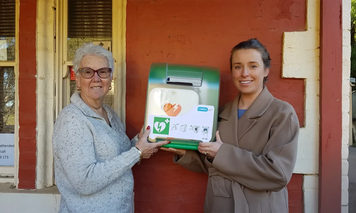 Cemetery receives defibrillator