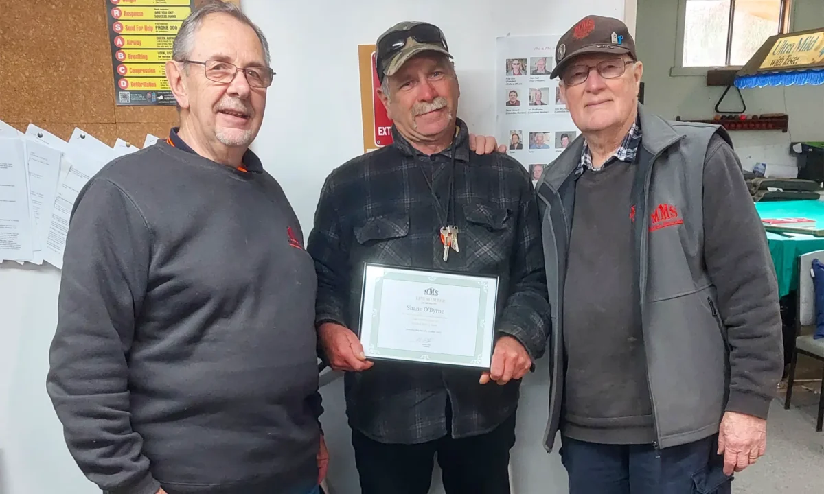 Maldon Men’s Shed President Rob Gibb, Shane O’Byrne in the middle holding his certificate and Vice President Alan Hart on the right.
