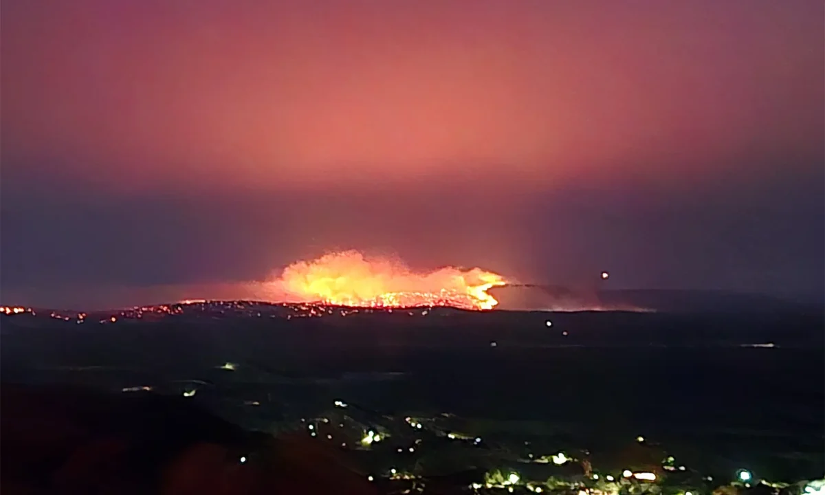 View of the Harcourt fire from Mount Tarrengower by Sophie Cocks, used with permission.